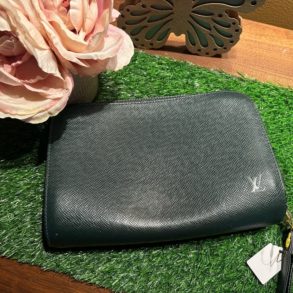 Louis Vuitton Vintage Tiaga Textured Green Clutch